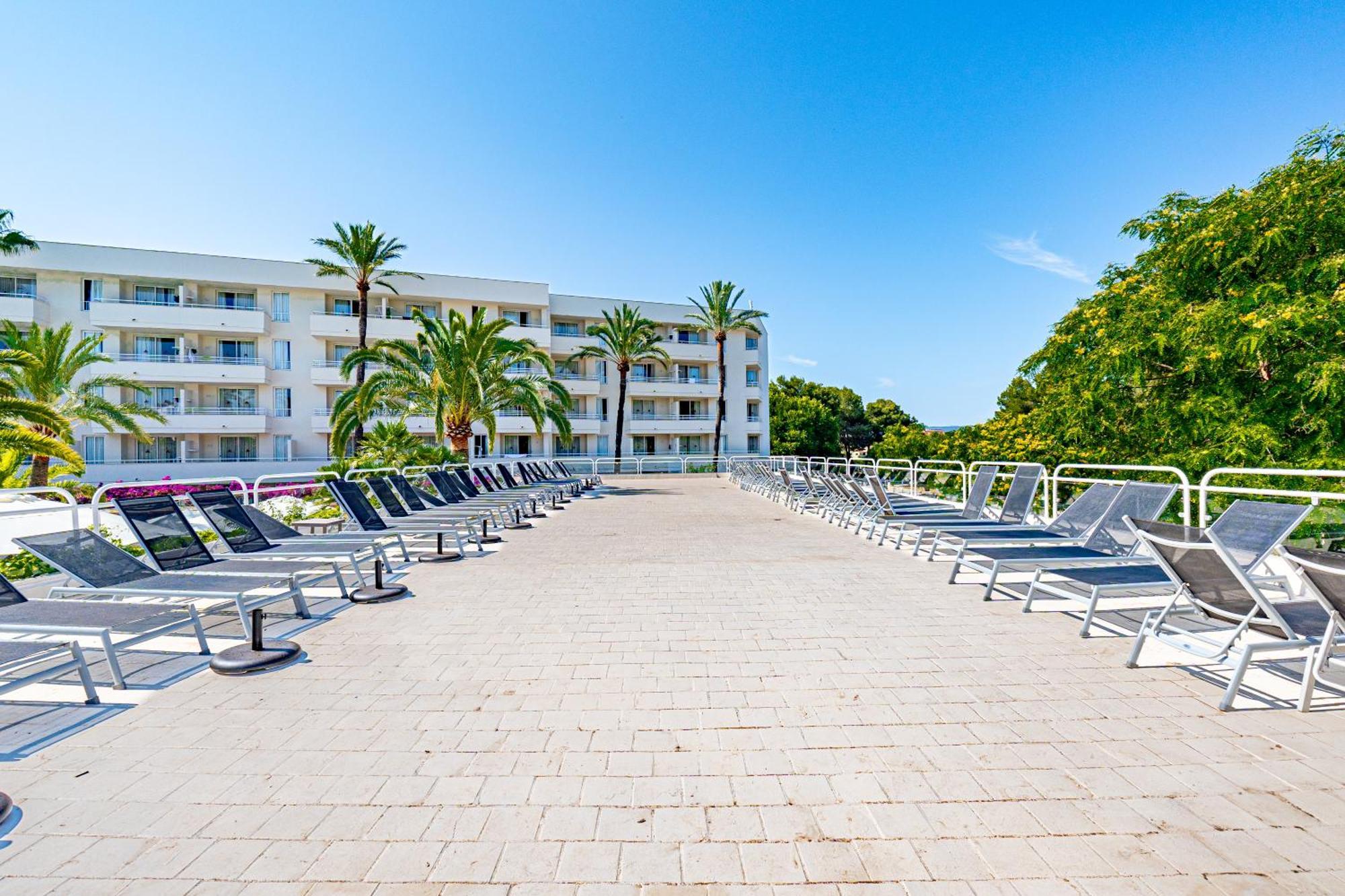 Hotel Rosella Affiliated By Intelier Sa Coma  Eksteriør billede