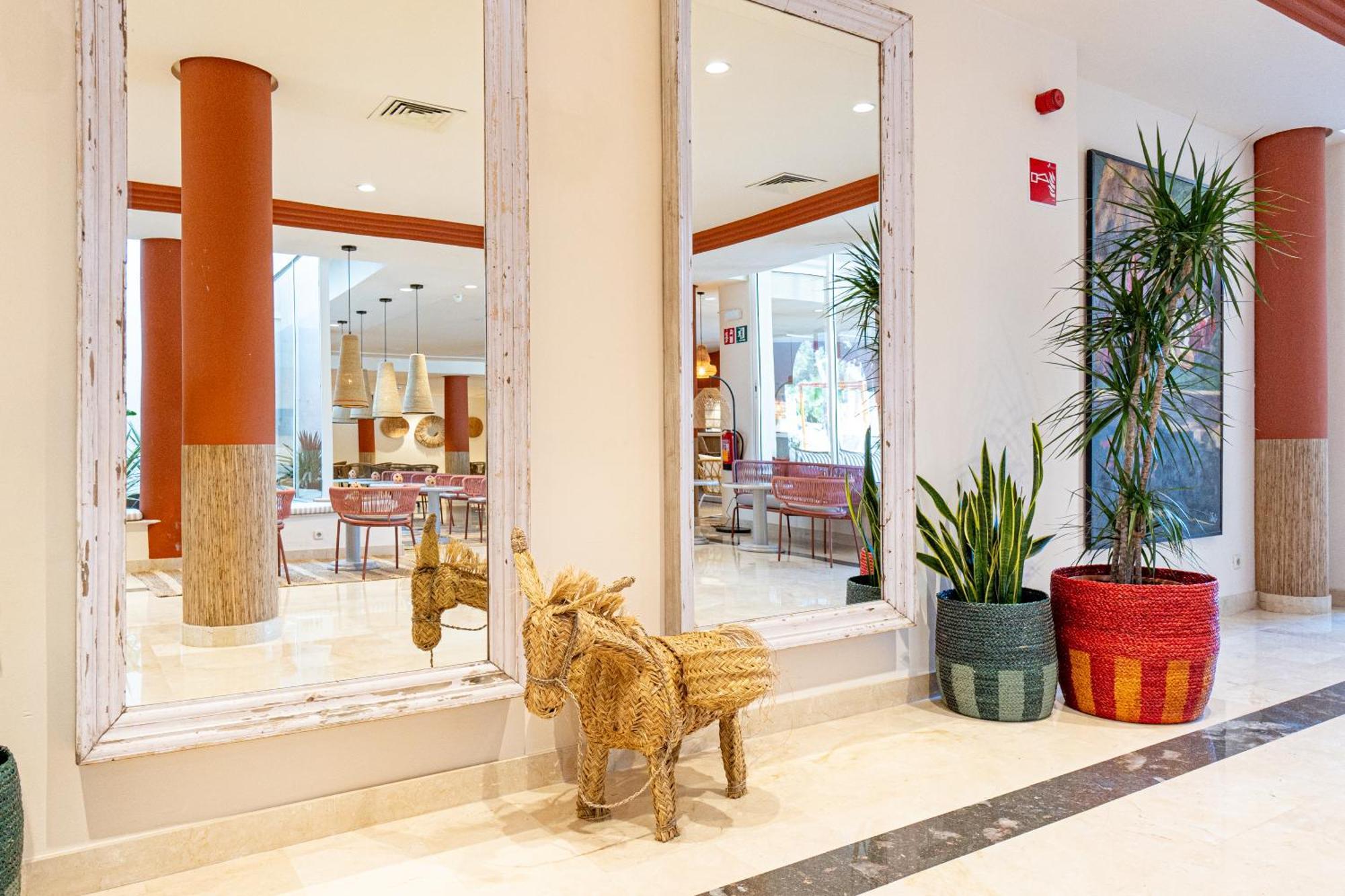 Hotel Rosella Affiliated By Intelier Sa Coma  Eksteriør billede