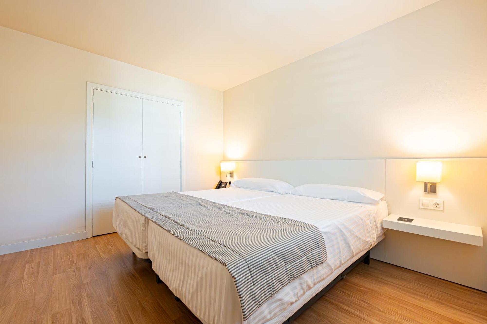 Hotel Rosella Affiliated By Intelier Sa Coma  Eksteriør billede